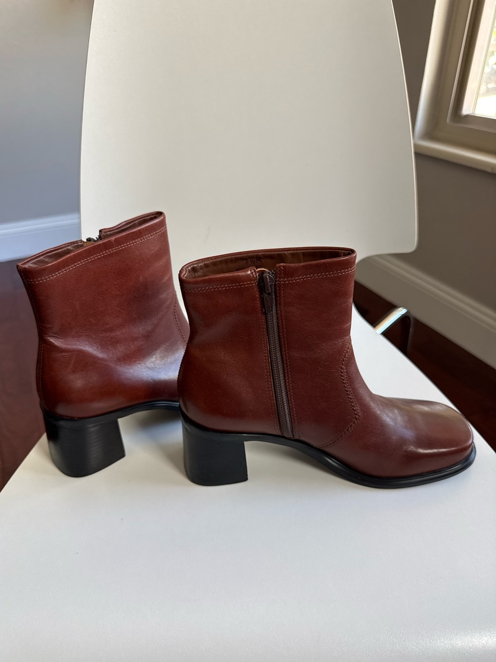 Eddie Bauer Vintage Brown Leather Wedge Ankle Boots Women’s Size 7.5